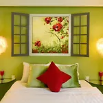 New - Luxurious Old Town Apartment - Homey Residence